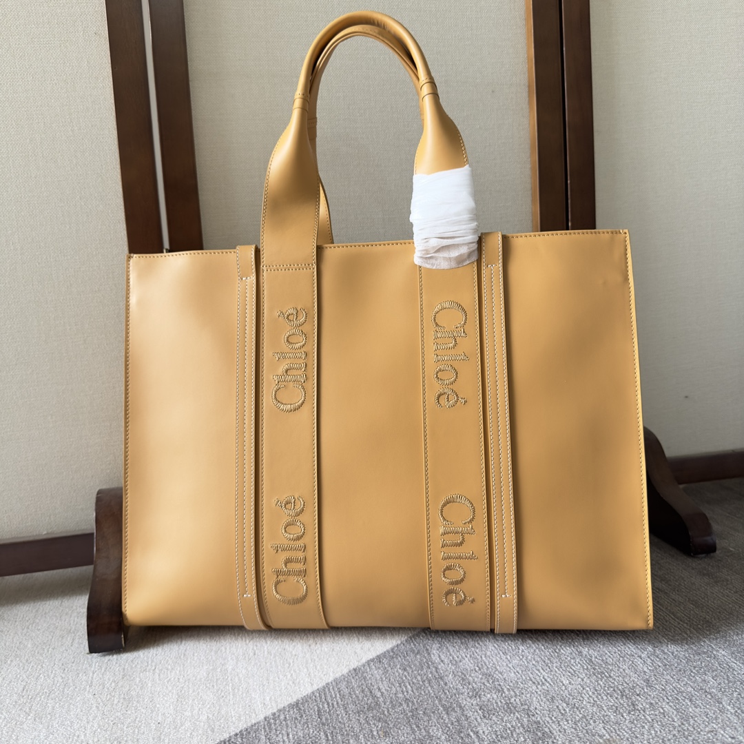 Chloé Womens Light Tan Woody Medium Leather Tote bag –