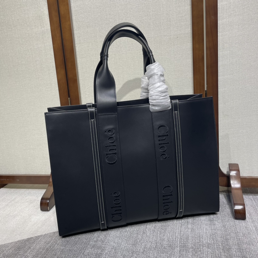 Chloé Large Woody Leather Tote in Black 001 at Nordstrom