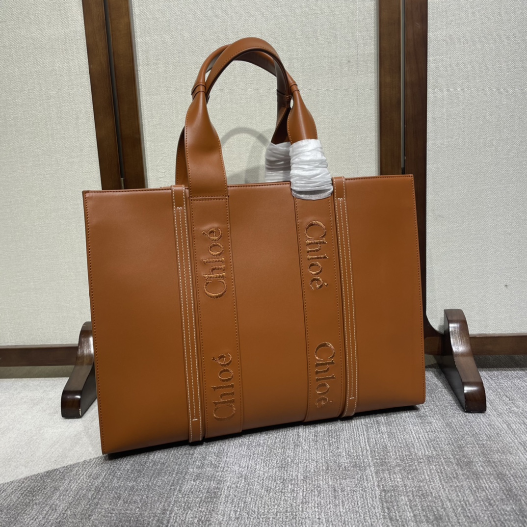 Chloé Large Woody Leather Tote Bag – Brown