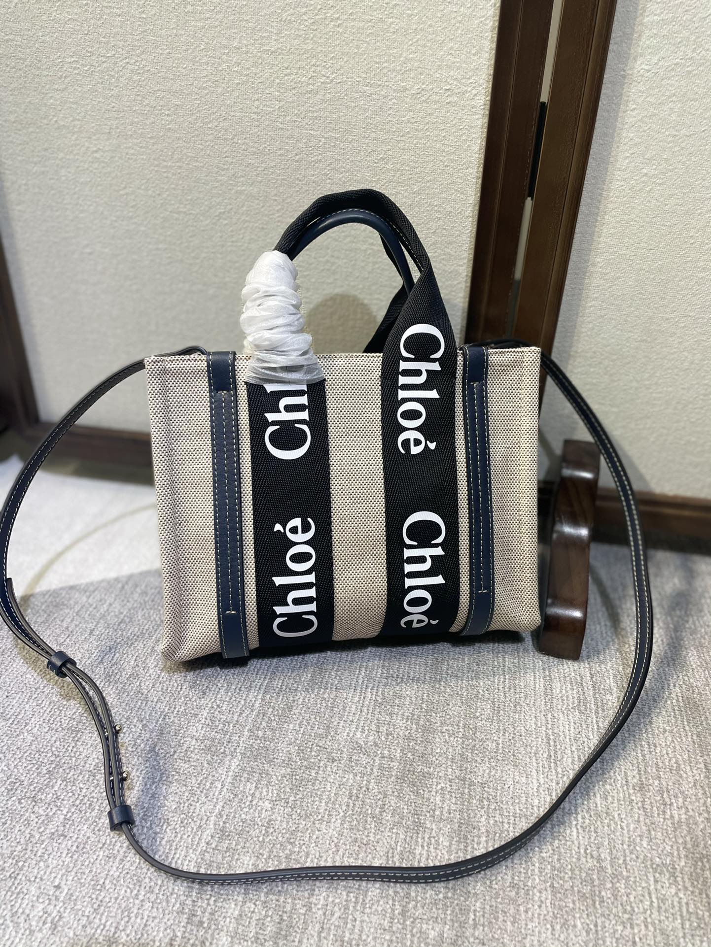 CHLOE SMALL WOODY TOTE BAG WHITE & BLUE – Blank