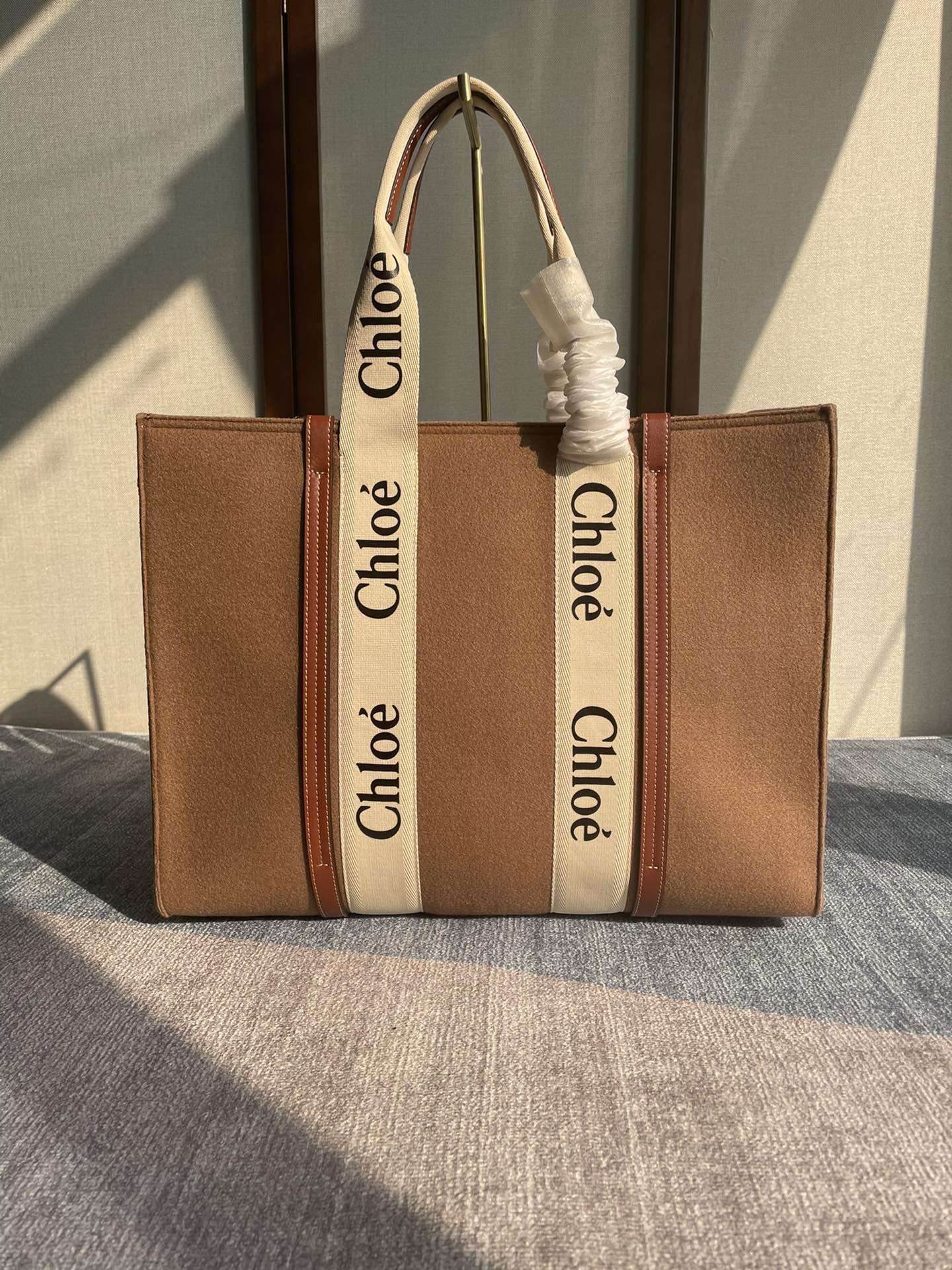 Chloe CHC21WS383 Woody Medium Tote Bag 122261658 |