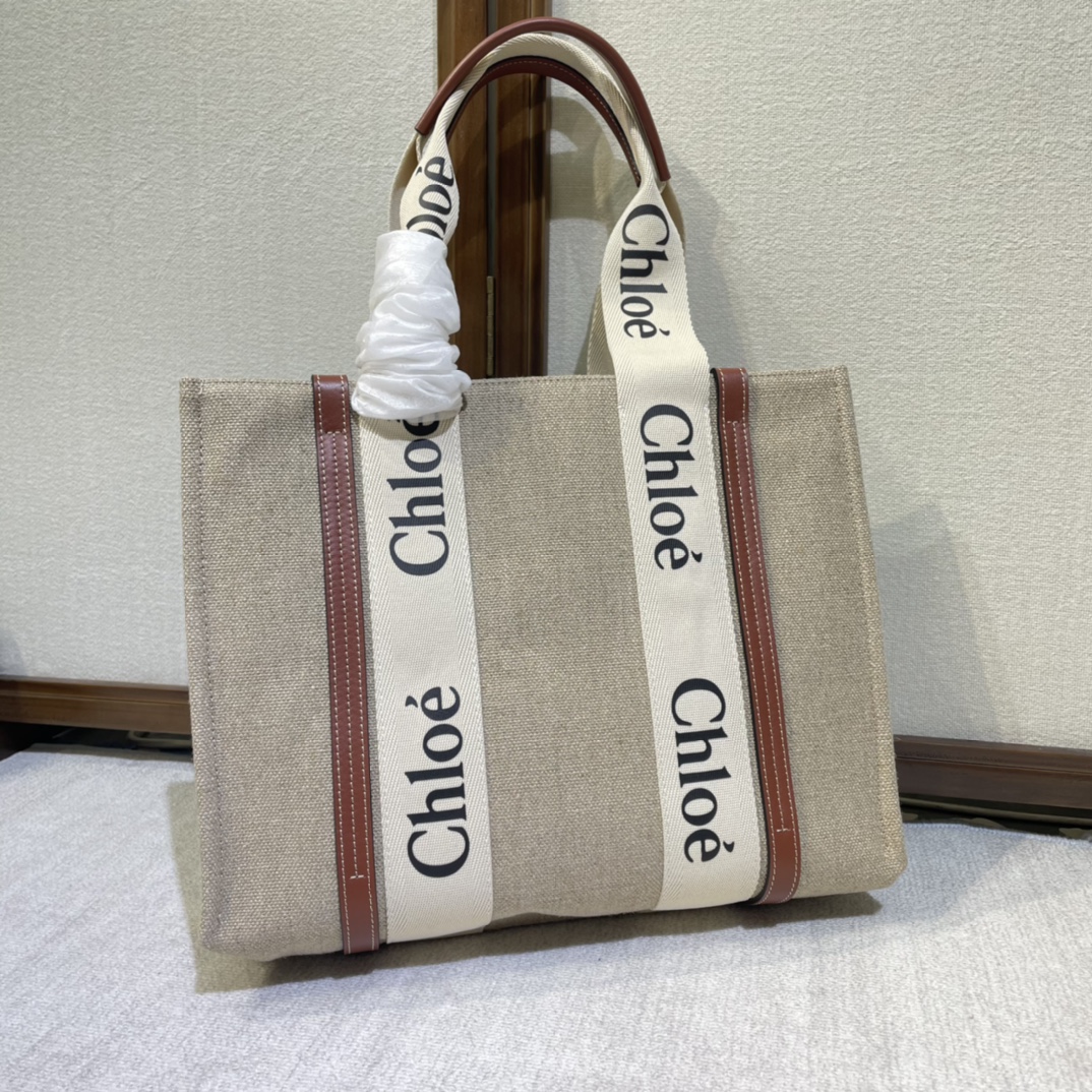 Chloé Medium Woody Tote Bag | Classic Design for Effortless