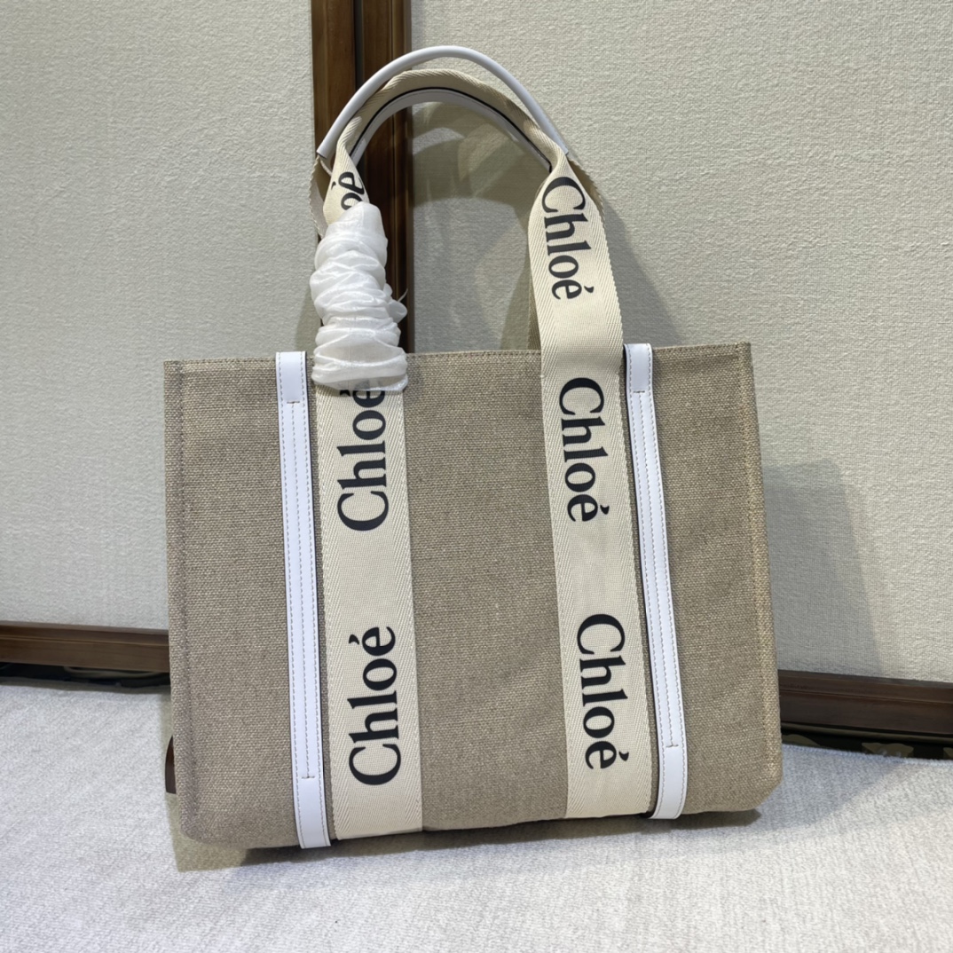 Chloé Medium Woody Tote Bag strap white