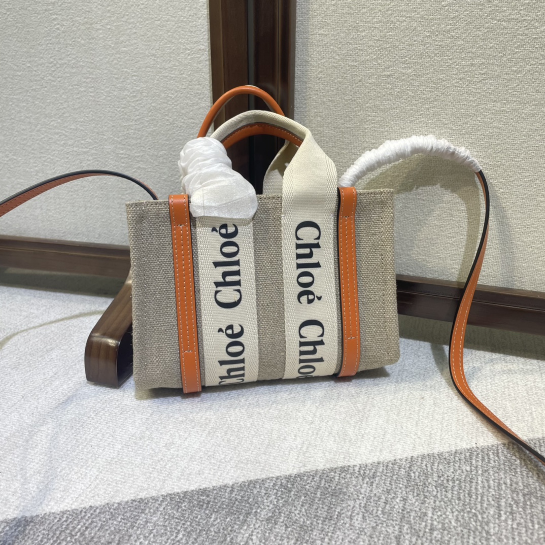 Chloè Woody Tote Bag in Linen in Dark Orange