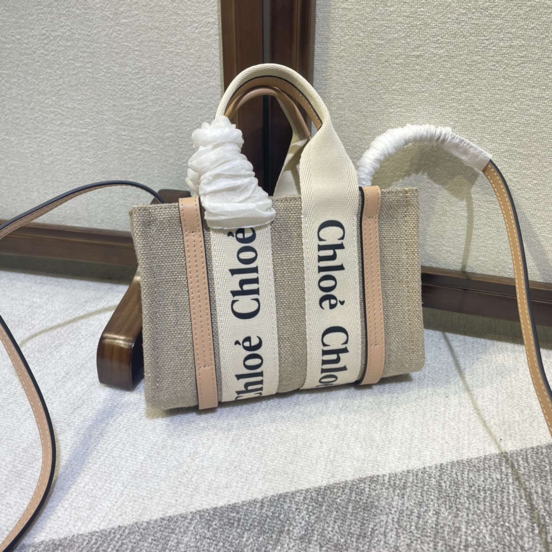 Chloé Chloé Small Woody Tote Bag In Linen in Cement pink | Chloé