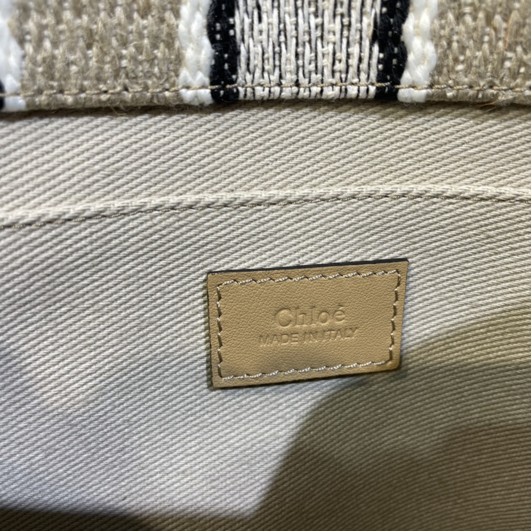 Chloe 01328