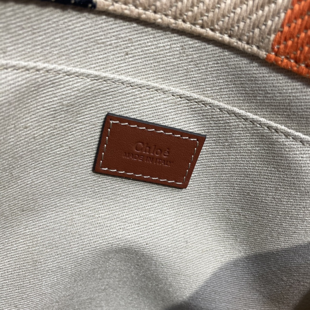 Chloe 01359
