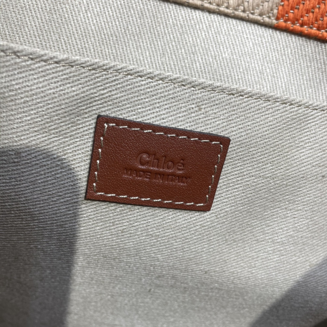Chloe 01368