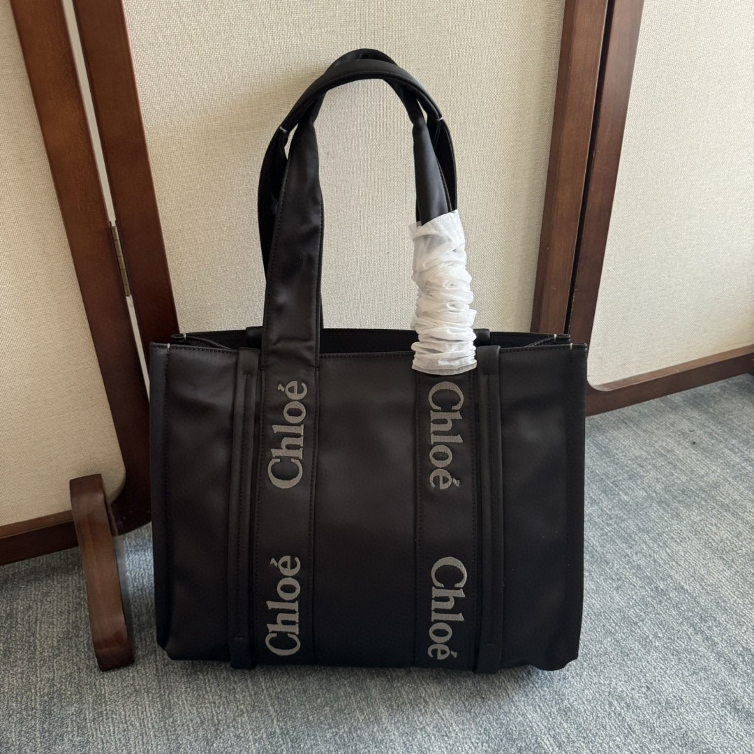 CHLOE Calfskin Medium Woody Tote Black 15