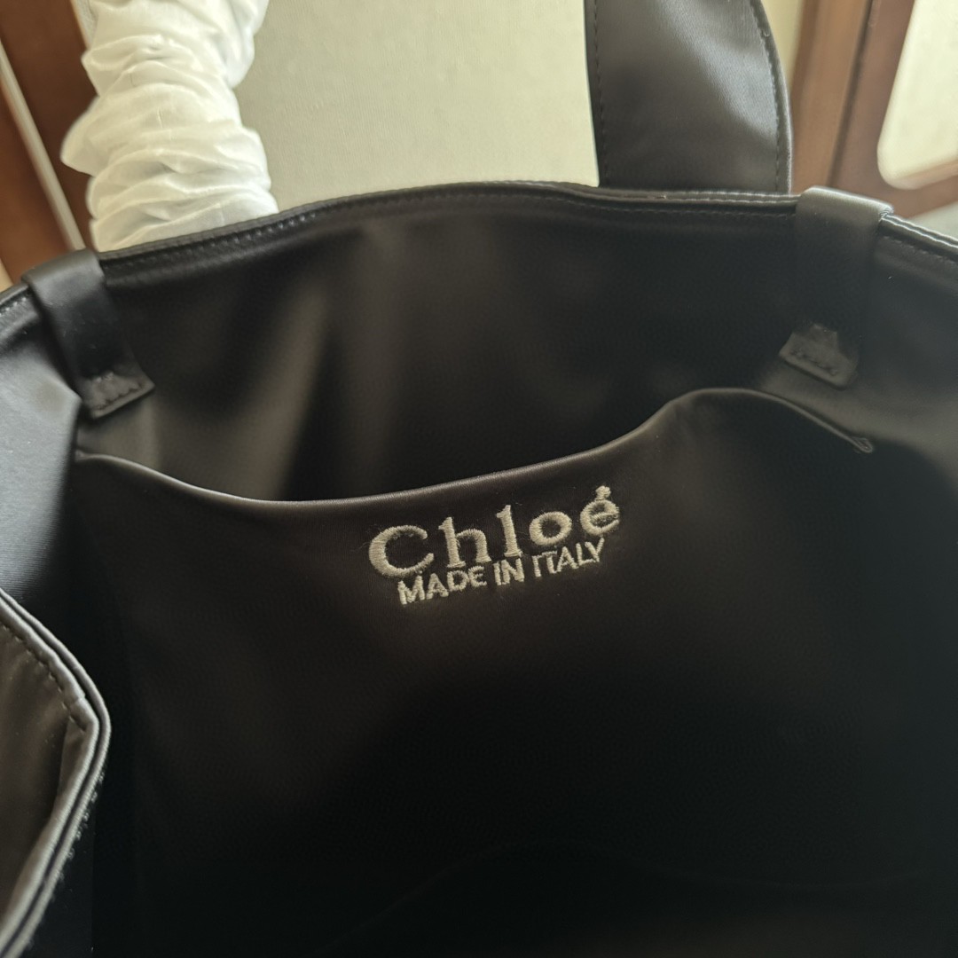 Chloe 01399