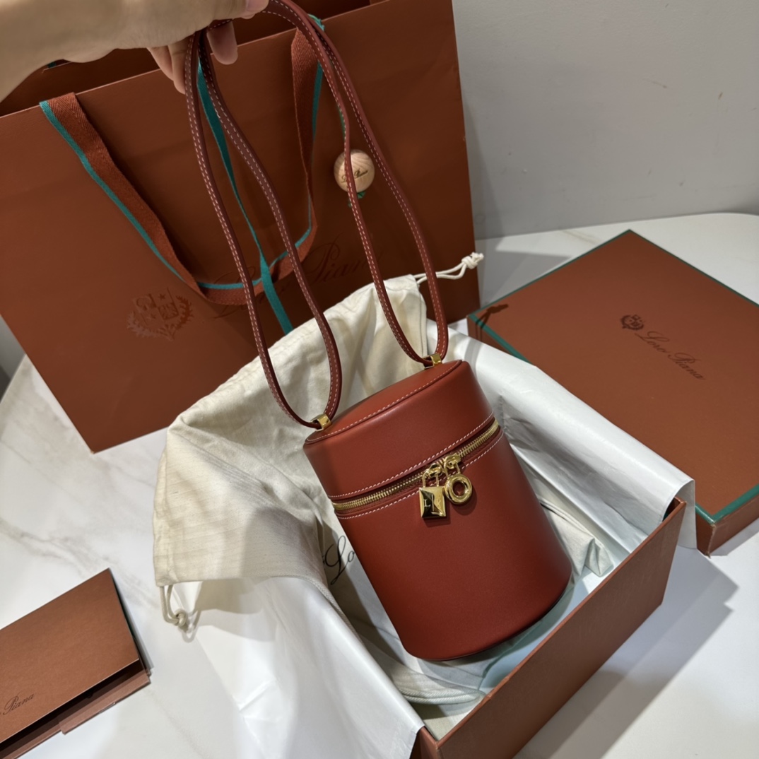 Delvaux 00019
