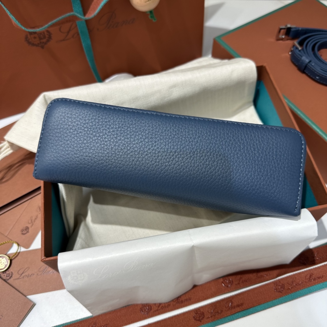 Delvaux 00129