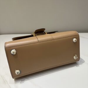 Delvaux 00169