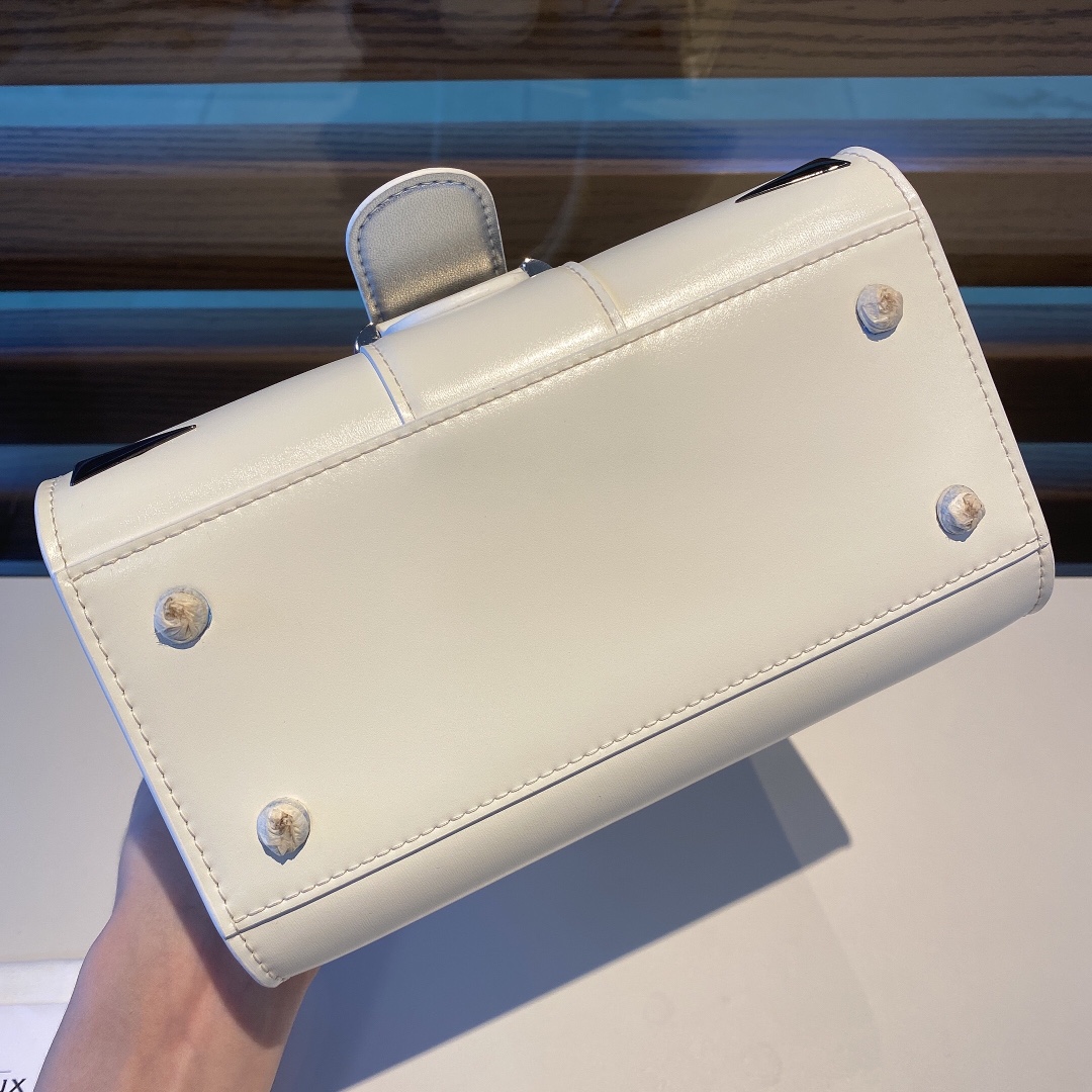 Delvaux 00189
