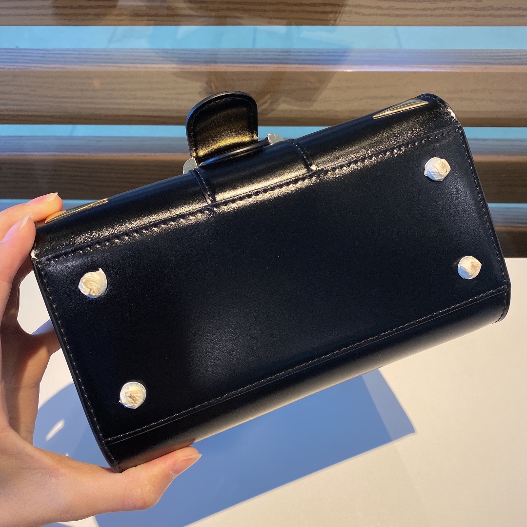 Delvaux 00199