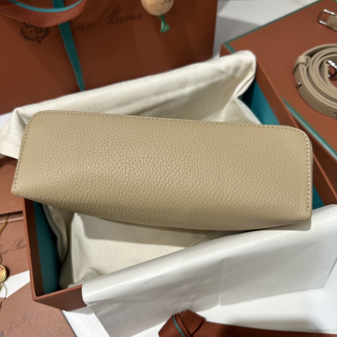 Delvaux 00219