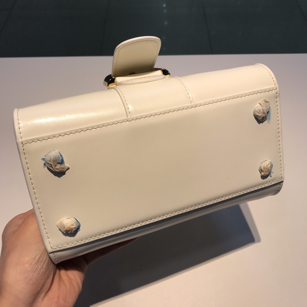 Delvaux 00229