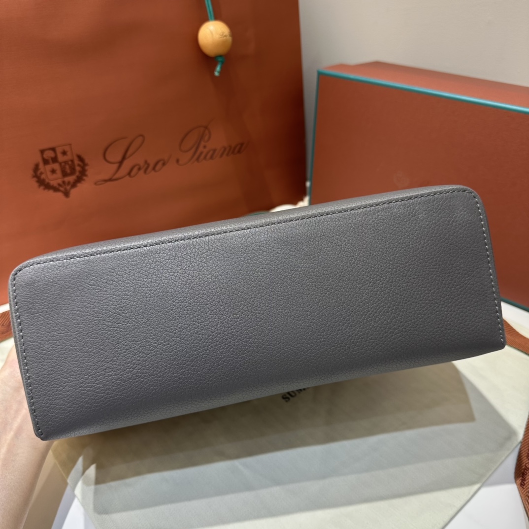Delvaux 00239