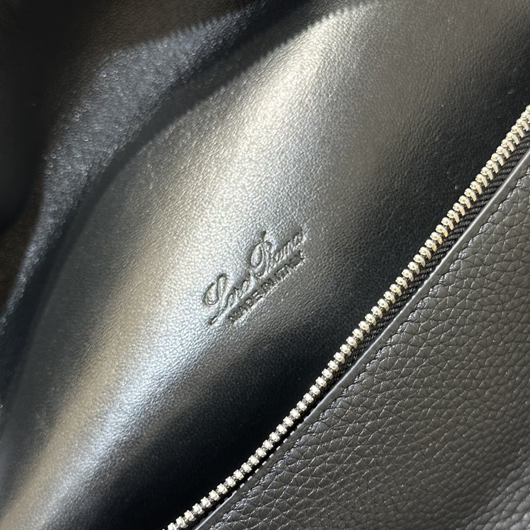 Delvaux 00279