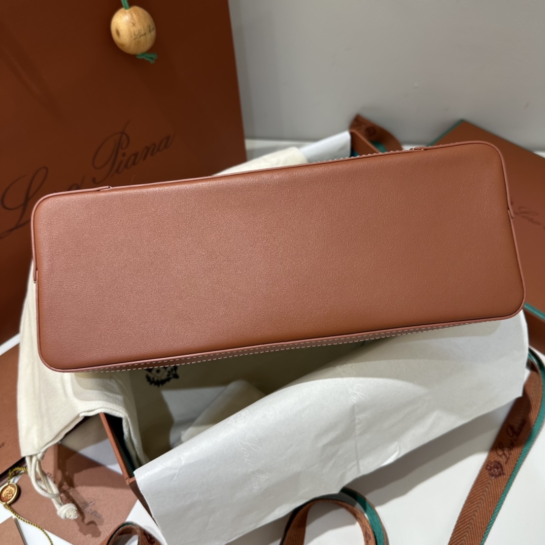 Delvaux 00299