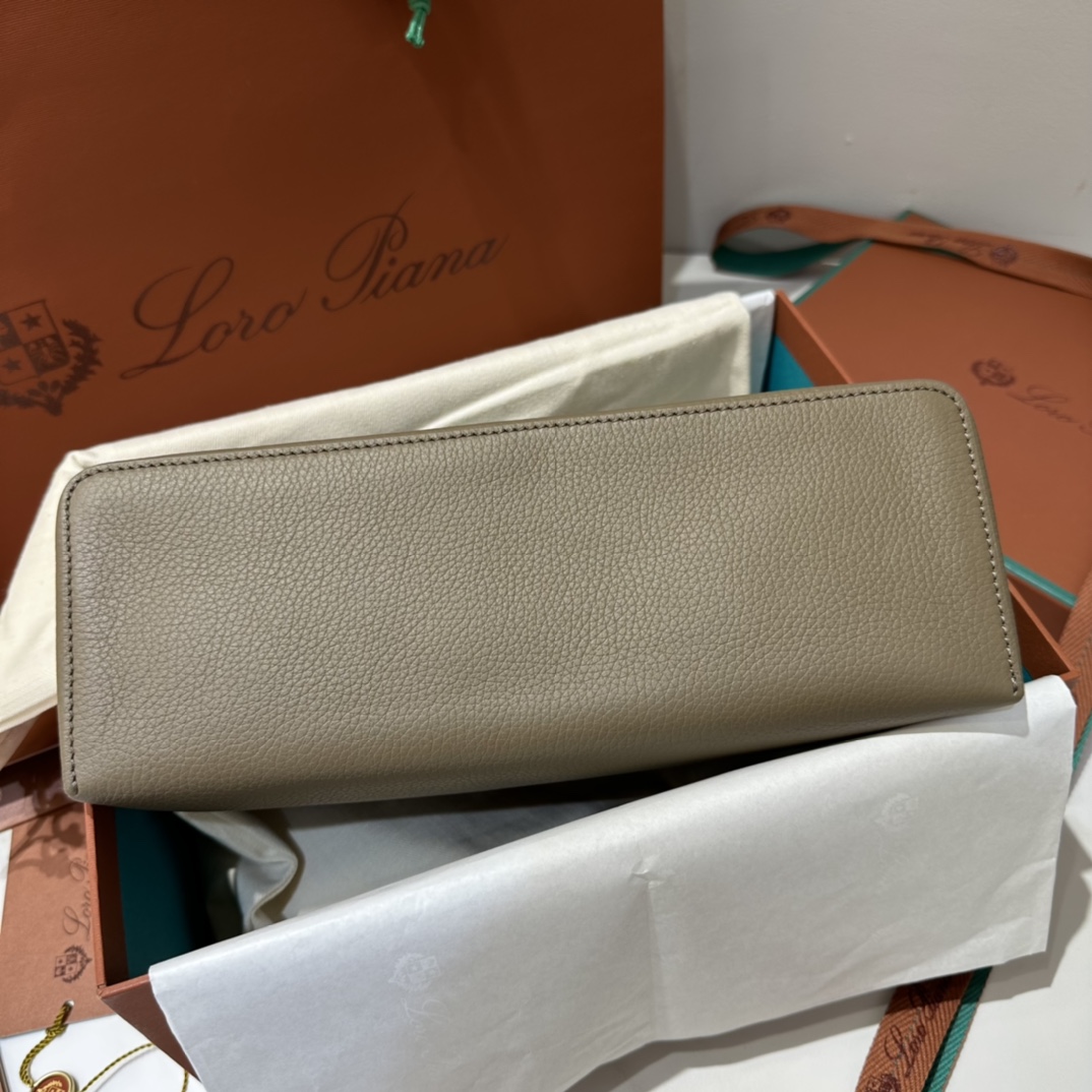 Delvaux 00329