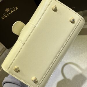 Delvaux 00329