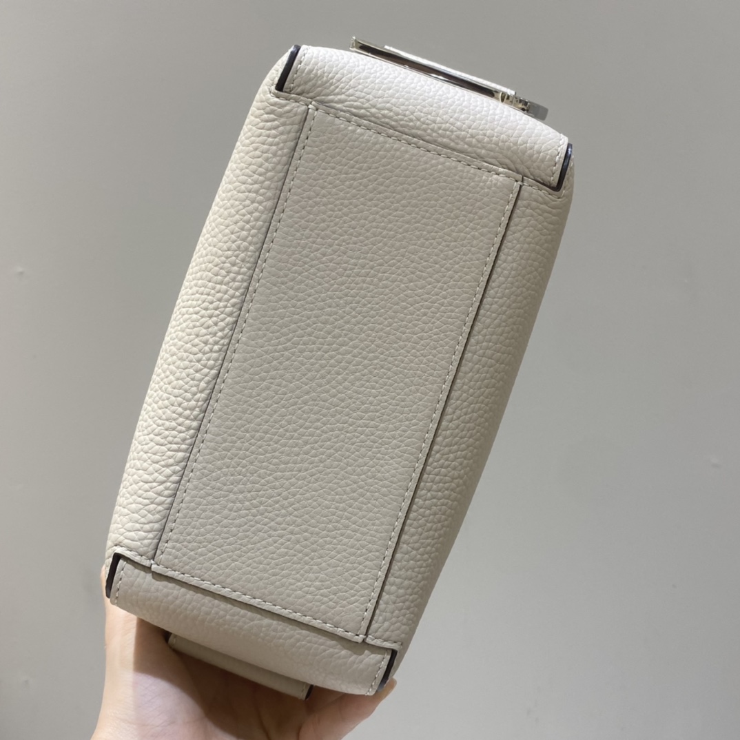 Delvaux 00339