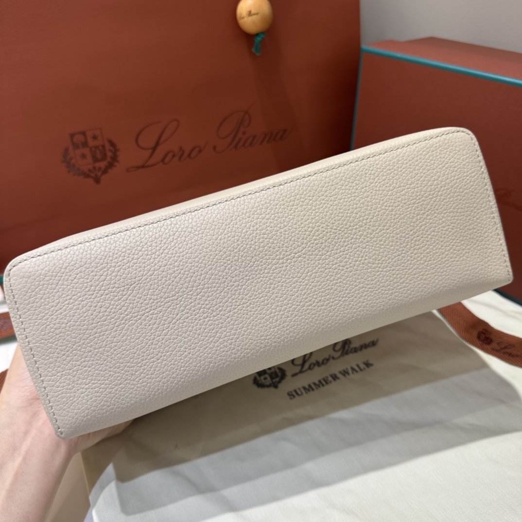 Delvaux 00339