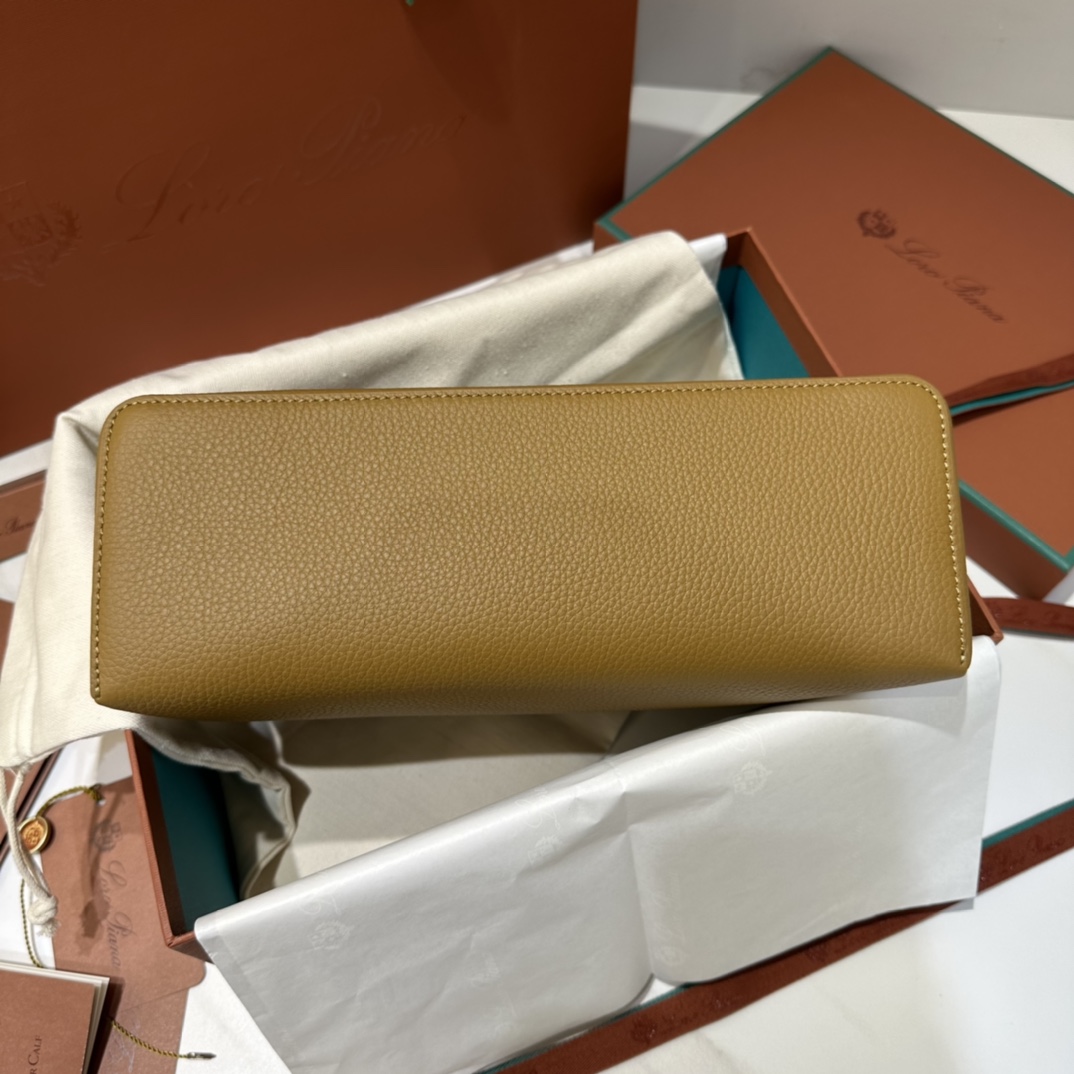 Delvaux 00359