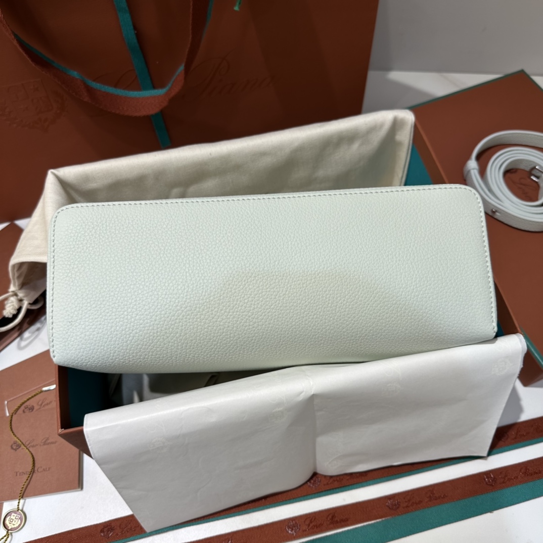 Delvaux 00409