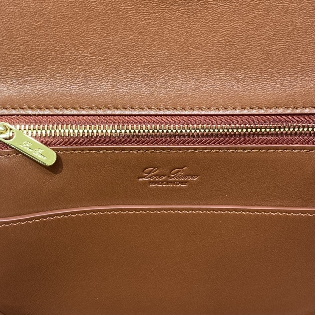 Delvaux 00479
