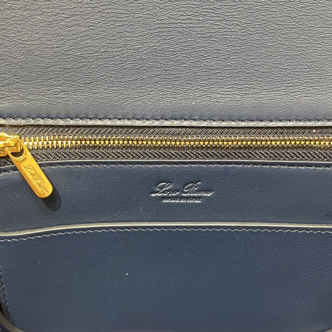 Delvaux 00499