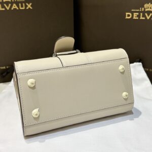 Delvaux 00499