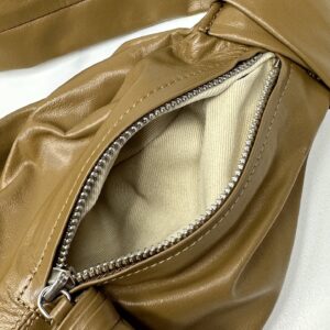 Delvaux 00619