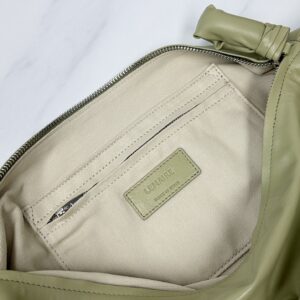 Delvaux 00669