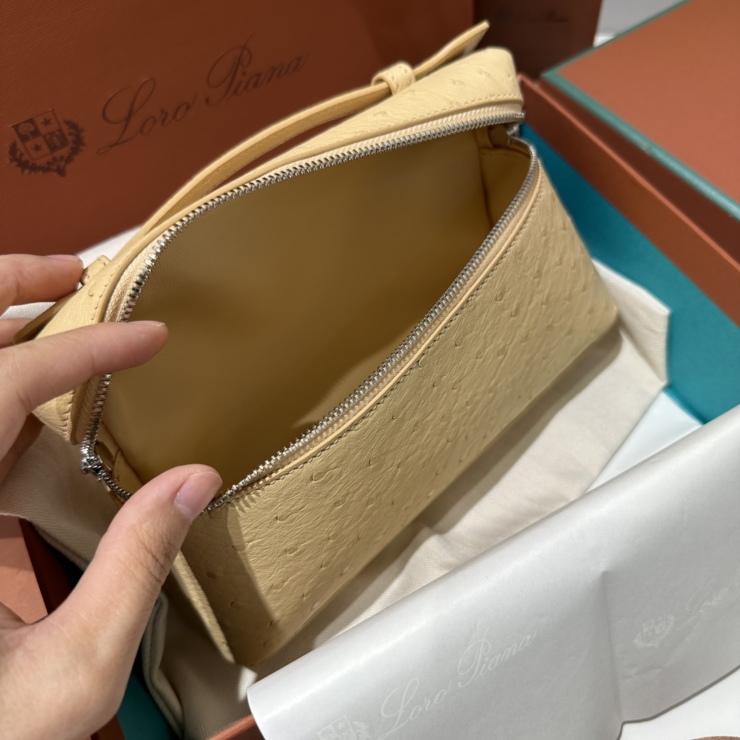 Delvaux 00749