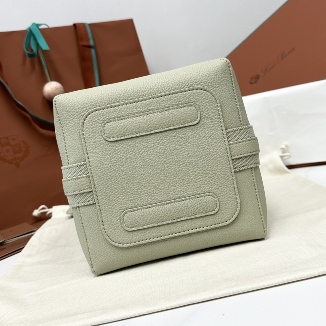 Delvaux 00809