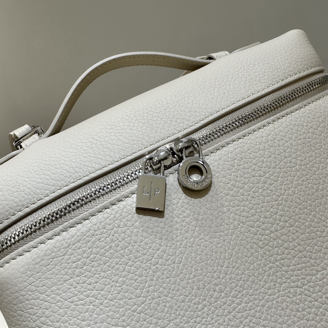 Delvaux 00879