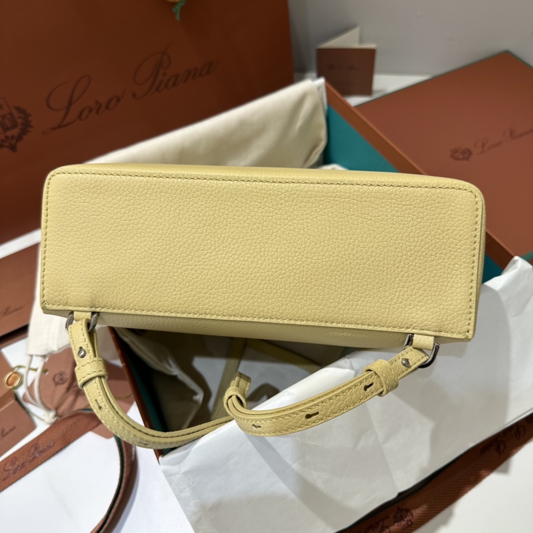 Delvaux 00899