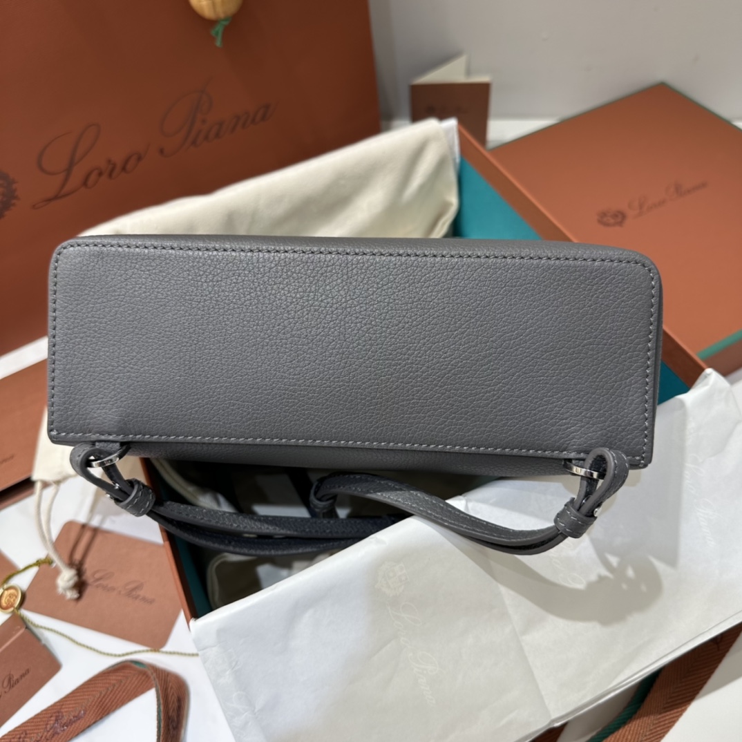 Delvaux 00909