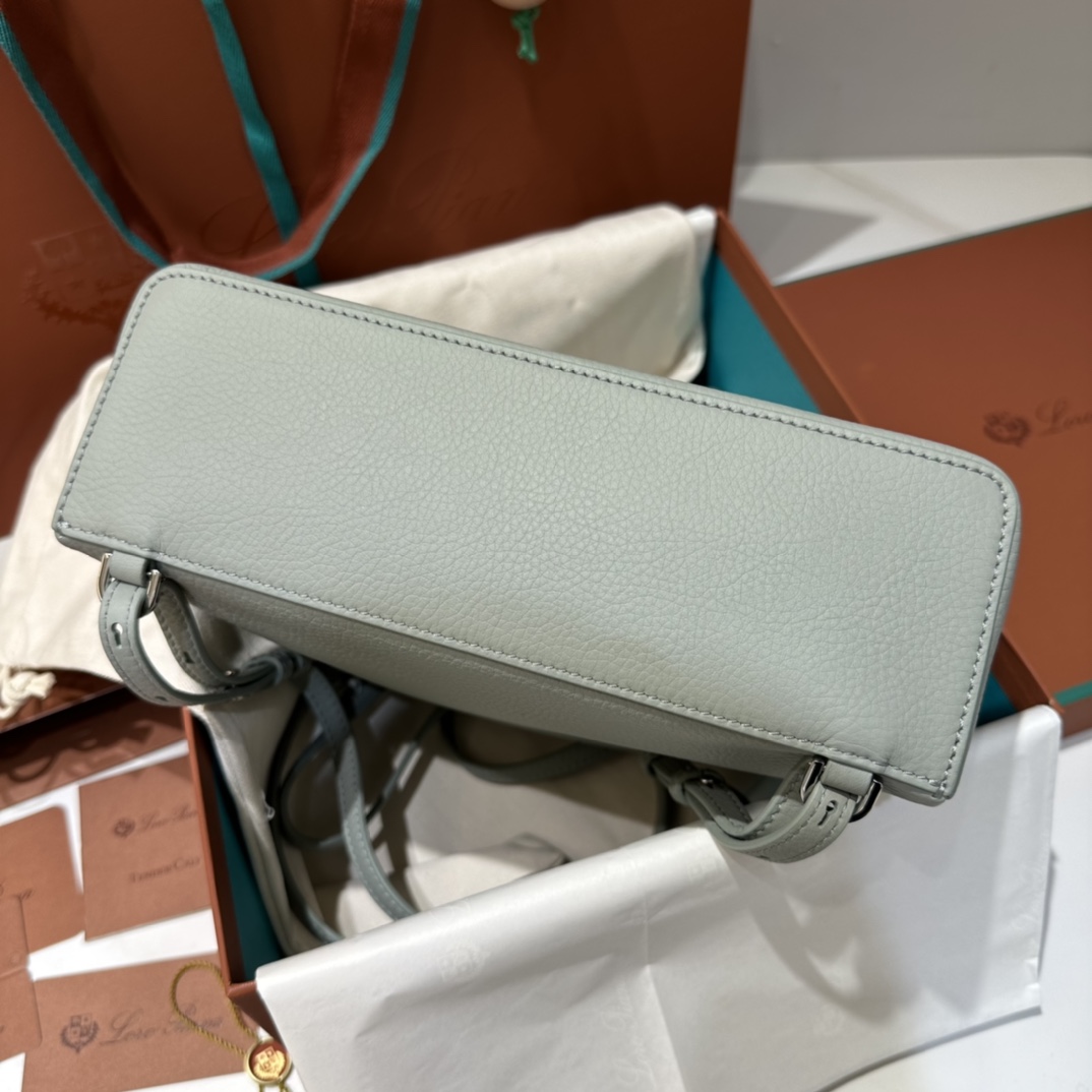 Delvaux 00919