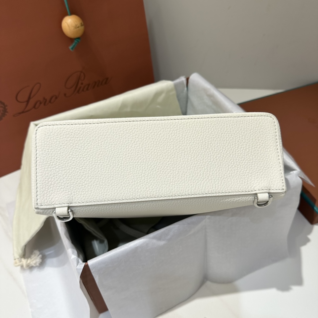 Delvaux 00929