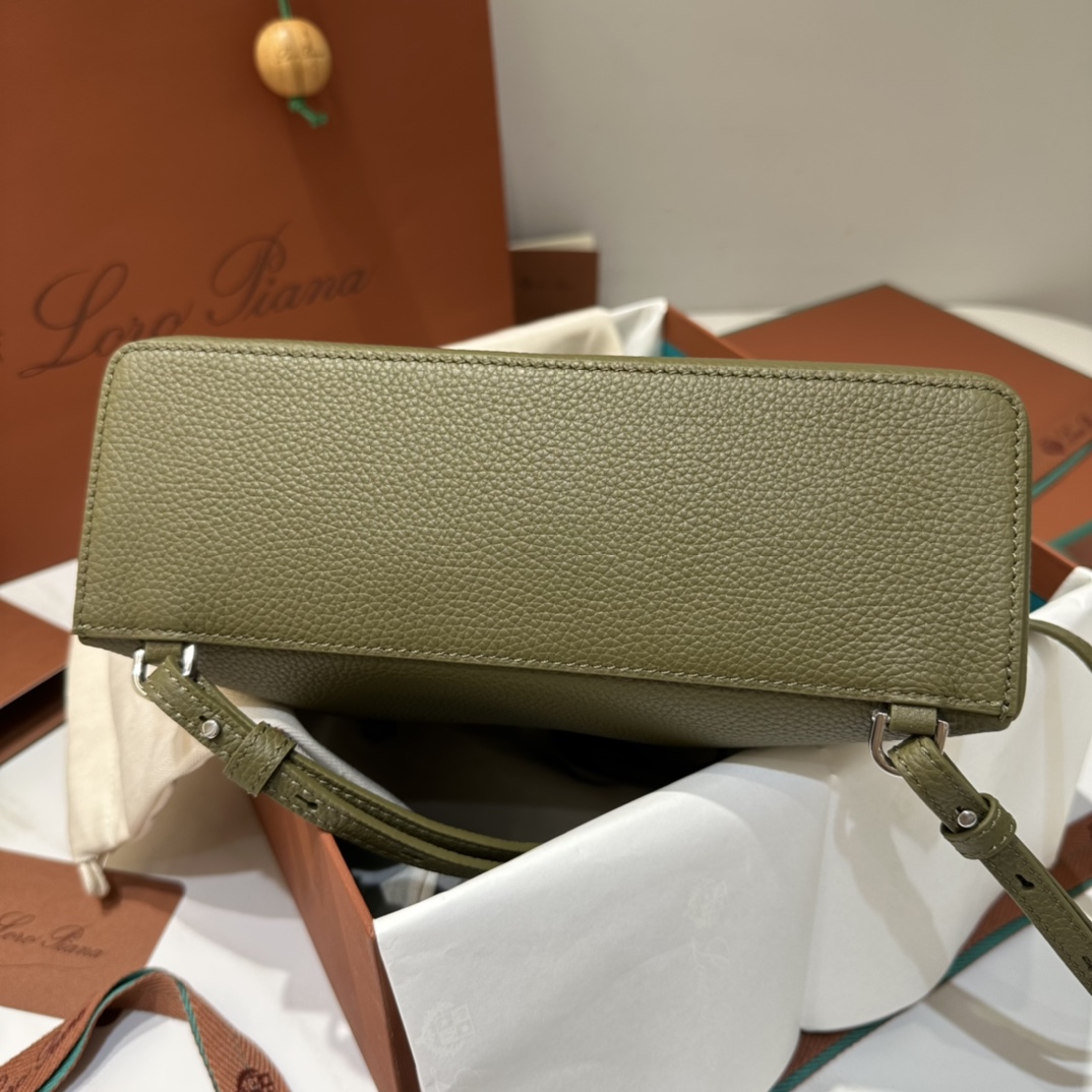 Delvaux 00969