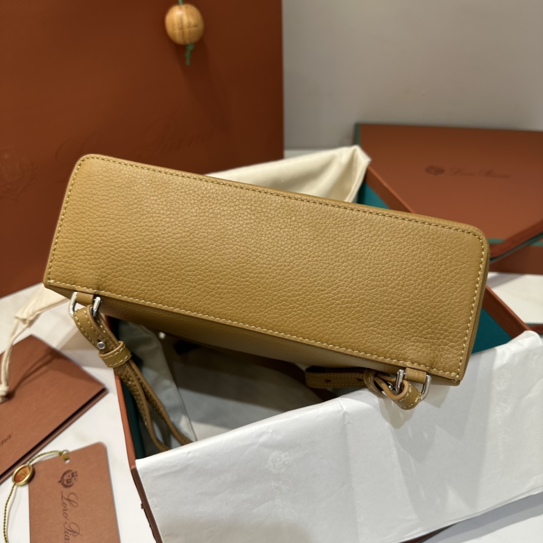 Delvaux 00979