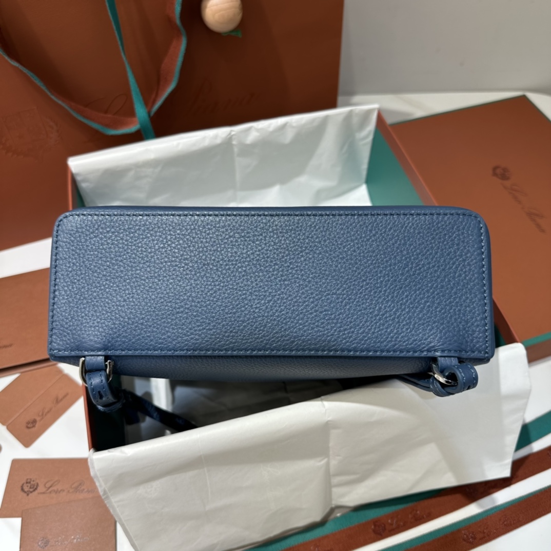 Delvaux 00999