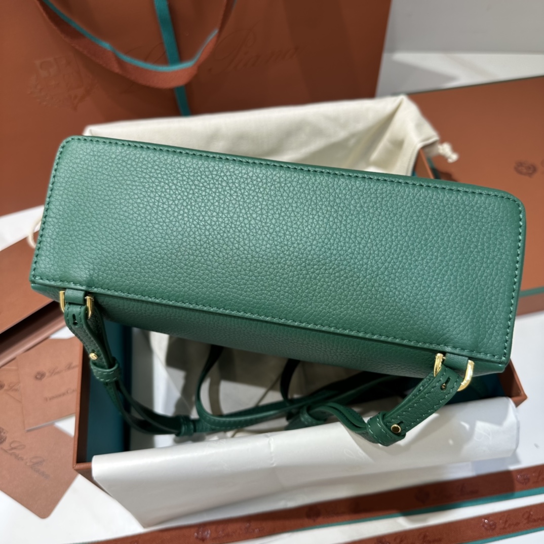 Delvaux 01029