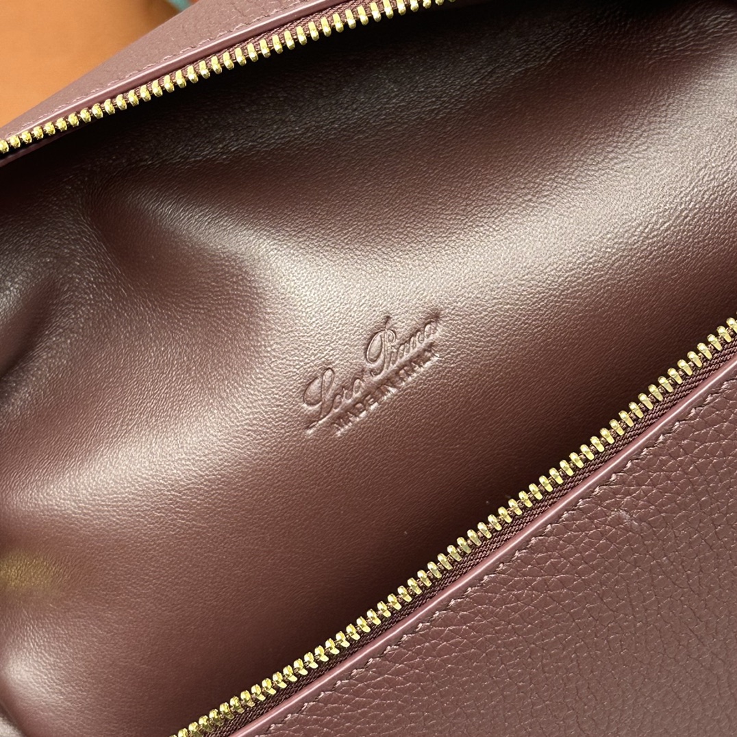 Delvaux 01109