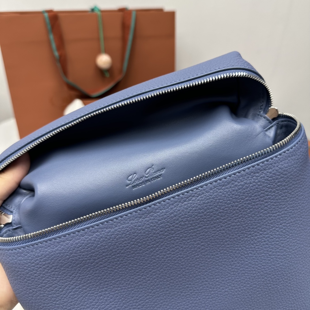 Delvaux 01119