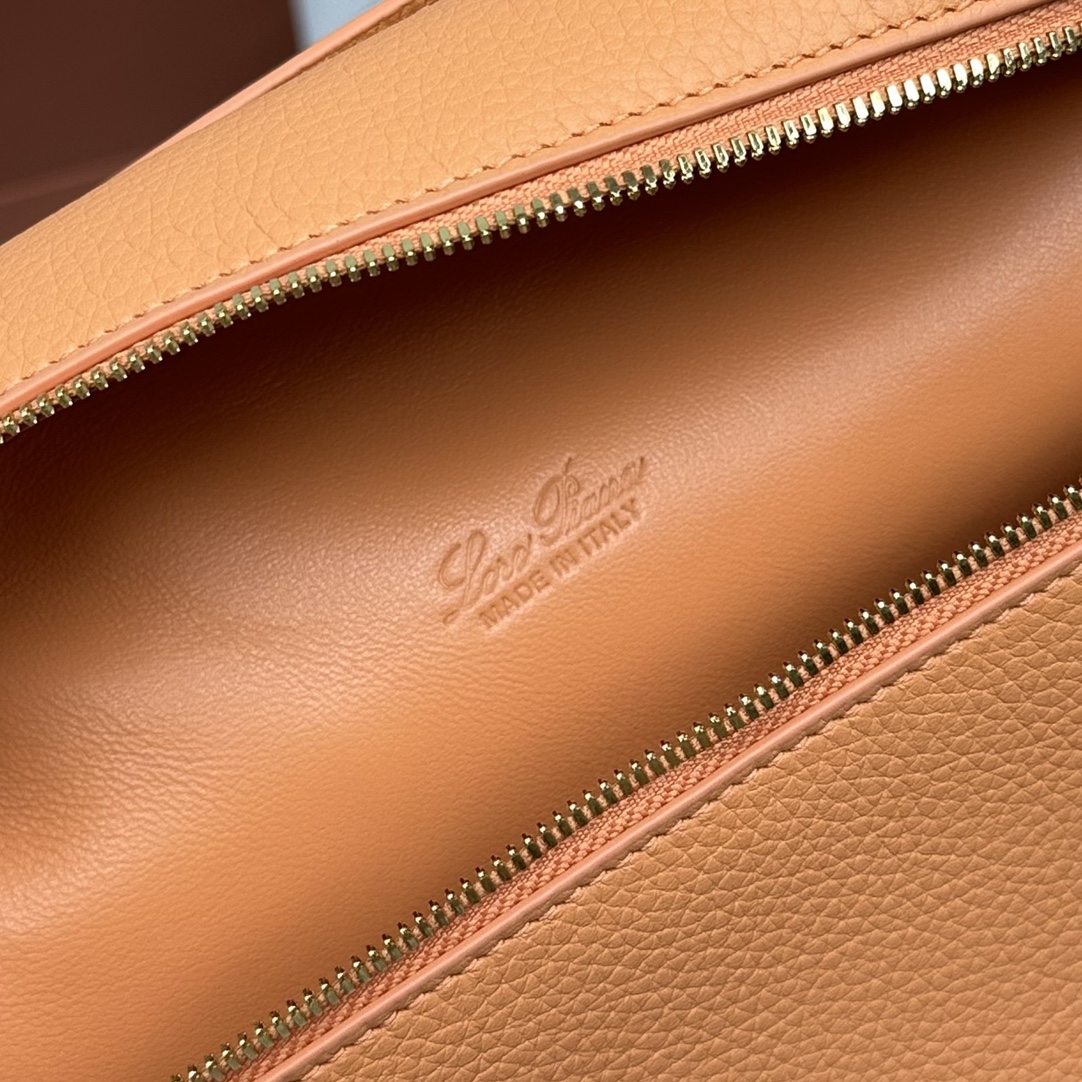 Delvaux 01149