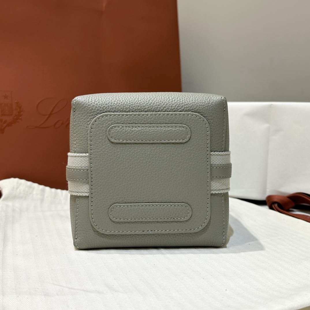 Delvaux 01219